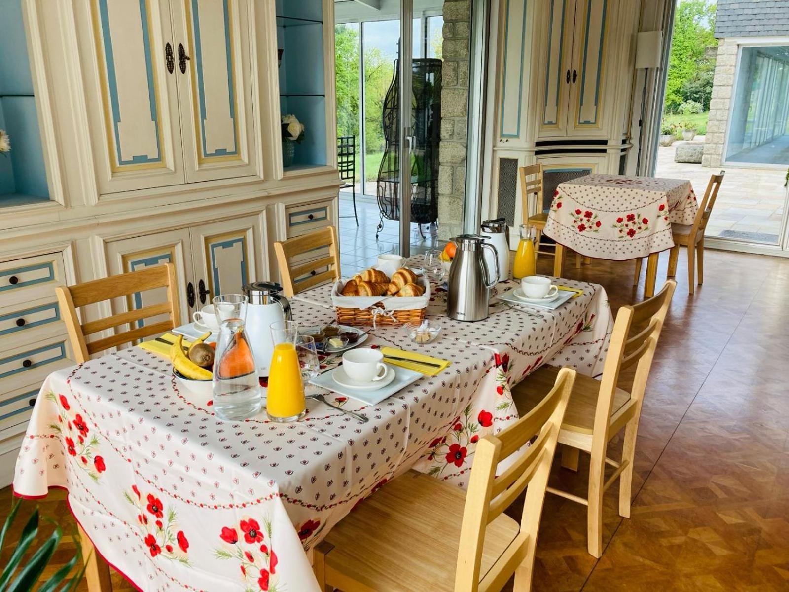 Domaine De La Chesnaie Bed & Breakfast Josselin Dış mekan fotoğraf